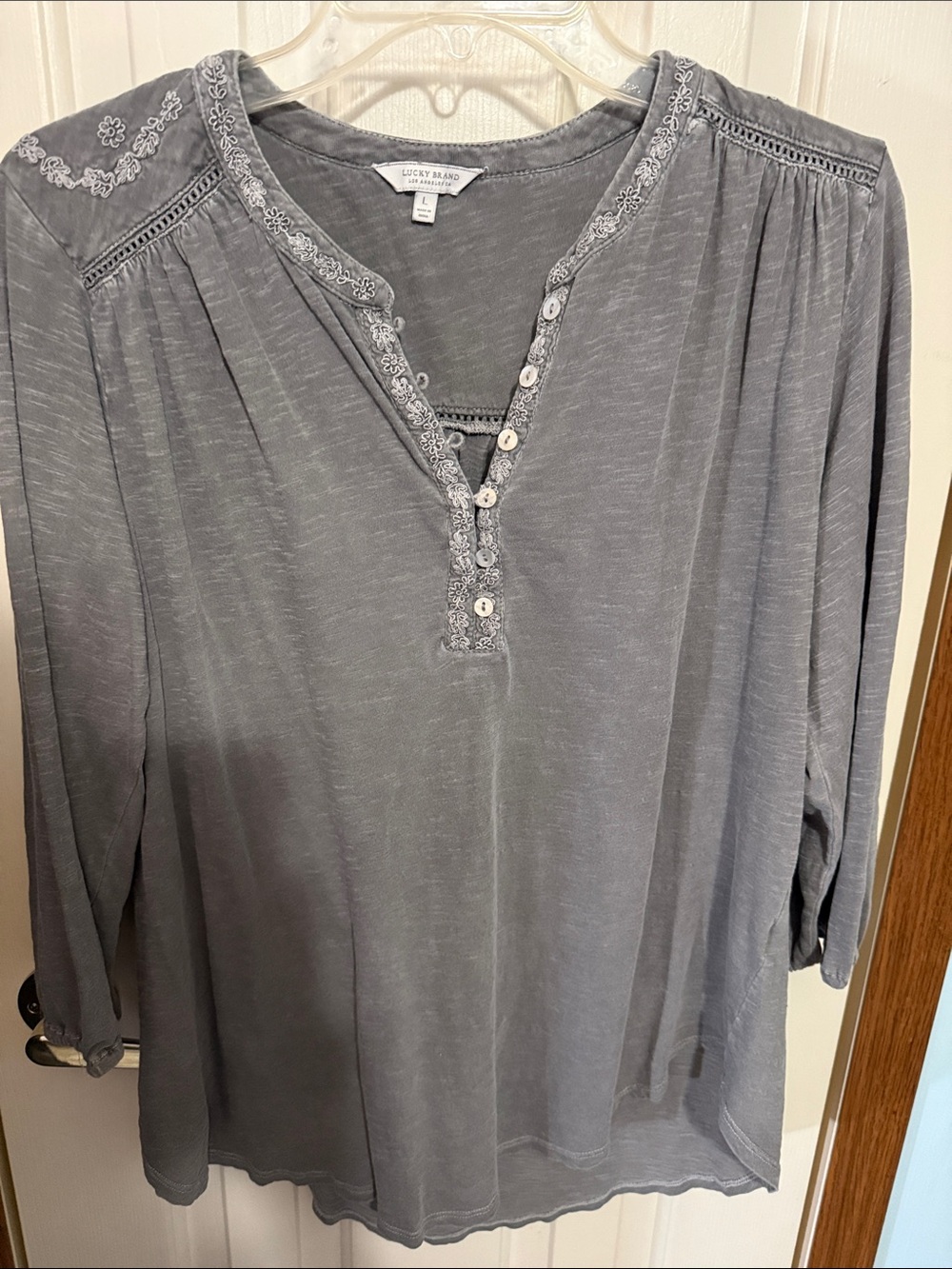 Lucky Brand Gray Embroidered Long-Sleeve Henley size Large